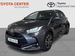 Mörkgrå (grå) Begagnad 2022 Toyota Yaris Hybrid Active Halvkombi | 224 900 kr (Marknadspris)