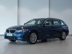 Blå Begagnad 2022 BMW 330e Sport Line Kombi | 299 800 kr (Marknadspris)