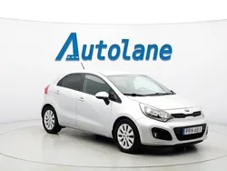 Grå Begagnad 2014 Kia Rio Halvkombi | 99 900 kr (Marknadspris)