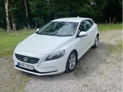 Vit Begagnad 2013 Volvo V40 Momentum Kombi | 92 000 kr (Bra pris)
