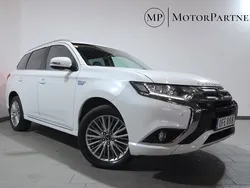 Vit Begagnad 2016 Mitsubishi Outlander P-HEV SUV | 159 900 kr (Marknadspris)