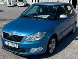 Blå Begagnad 2013 Skoda Fabia Halvkombi | 74 900 kr (Lite dyr)