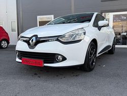 Vit Begagnad 2015 Renault Clio IV Halvkombi | 69 900 kr (Marknadspris)