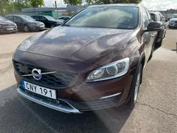 Rich java metallic Begagnad 2016 Volvo V60 CC Summum Kombi | 185 000 kr (Marknadspris)