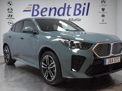Grön (cape york green metallic) Begagnad 2024 BMW iX2 M Sport SUV | 524 500 kr (Bra pris)