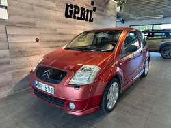 Ljusröd (röd) Begagnad 2004 Citroën C2 VTR Sport Halvkombi | 22 899 kr (Lite dyr)
