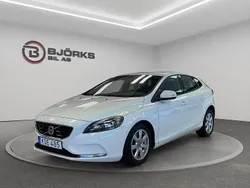 Vit Begagnad 2016 Volvo V40 Kinetic Kombi | 109 500 kr (Marknadspris)