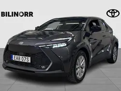 Mörkgrå Ny 2024 Toyota C-HR Style SUV | 414 900 kr (Marknadspris)
