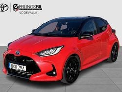 Röd Begagnad 2023 Toyota Yaris Hybrid Style Halvkombi | 249 900 kr (Marknadspris)