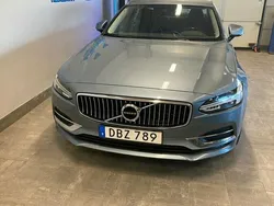 Ljusblå (ljusblåmet) Begagnad 2017 Volvo S90 Inscription Sedan | 219 900 kr (Dyr)