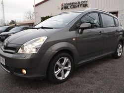 Grå Begagnad 2005 Toyota Corolla Verso Minibuss | 49 900 kr (Marknadspris)