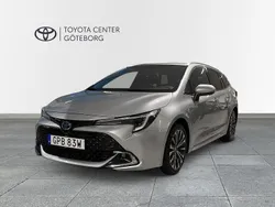 Super white (040) Begagnad 2023 Toyota Corolla Style Kombi | 299 900 kr (Marknadspris)