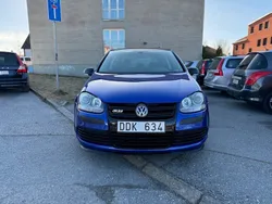 Blå Begagnad 2005 VW Golf V R Halvkombi | 139 000 kr