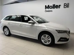 Vit Begagnad 2021 Skoda Octavia Ambition Kombi | 199 900 kr (Marknadspris)