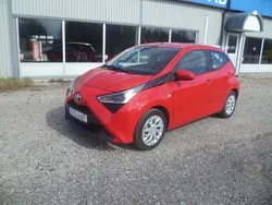 Röd Begagnad 2019 Toyota Aygo X-play Halvkombi | 109 000 kr (Marknadspris)