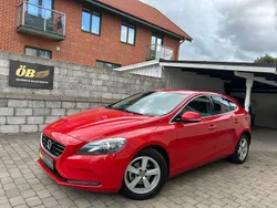 Röd Begagnad 2015 Volvo V40 Momentum Kombi | 69 900 kr (Marknadspris)