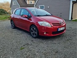 Röd Begagnad 2010 Toyota Auris Plus Halvkombi | 45 000 kr (Marknadspris)