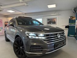 Grå Begagnad 2019 VW Touareg R-line SUV | 399 000 kr (Marknadspris)