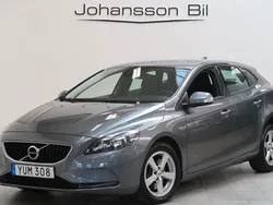 Grå Begagnad 2017 Volvo V40 Kombi | 144 900 kr (Marknadspris)