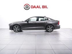 Grå Begagnad 2022 Volvo S60 Plus Sedan | 369 700 kr (Marknadspris)