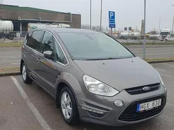 Brun Begagnad 2013 Ford S-MAX Business Edition Minibuss | 95 000 kr (Marknadspris)