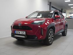 Röd Begagnad 2023 Toyota Yaris Hybrid Active SUV | 254 900 kr (Marknadspris)