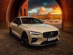 Vit Begagnad 2020 Volvo S60 R-Design Sedan | 329 000 kr (Marknadspris)
