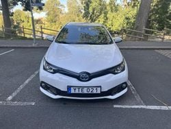 Vit Begagnad 2018 Toyota Auris Hybrid Comfort Halvkombi | 160 000 kr (Marknadspris)