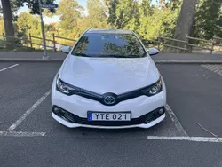 Vit Begagnad 2018 Toyota Auris Hybrid Comfort Halvkombi | 160 000 kr (Marknadspris)