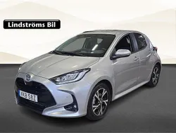 Silver Begagnad 2024 Toyota Yaris Hybrid Active Halvkombi | 269 900 kr (Lite dyr)