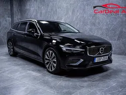 Svart Begagnad 2022 Volvo V60 Core Kombi | 318 800 kr (Marknadspris)