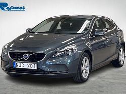 Grå (titanium grå metallic) Begagnad 2013 Volvo V40 Momentum Kombi | 169 800 kr (Marknadspris)