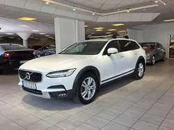 Vit Begagnad 2017 Volvo V90 CC Momentum Kombi | 229 900 kr (Marknadspris)