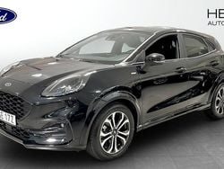 Svart (black) Begagnad 2022 Ford Puma Gen-E ST-Line SUV | 229 900 kr (Marknadspris)