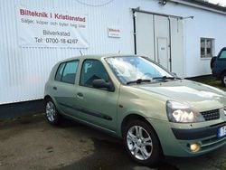 Grön Begagnad 2002 Renault Clio II Authentique Halvkombi | 18 500 kr (Marknadspris)
