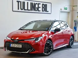 Röd Begagnad 2021 Toyota Corolla Hybrid Sport Halvkombi | 257 900 kr (Marknadspris)