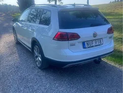 Vit Begagnad 2016 VW Golf Alltrack Kombi | 110 000 kr (Marknadspris)