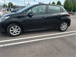 Svart Begagnad 2015 Peugeot 208 Halvkombi | 67 000 kr (Marknadspris)