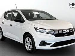 Vit (white) Ny 2025 Dacia Sandero Essentiel Halvkombi | 194 400 kr (Marknadspris)