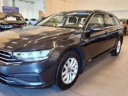 Mörkgrå (mangan grey metallic) Begagnad 2022 VW Passat Kombi | 269 900 kr (Marknadspris)
