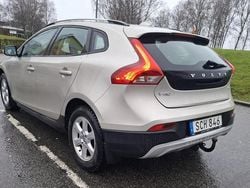 Brun Begagnad 2017 Volvo V40 CC Kombi | 139 500 kr (Bra pris)