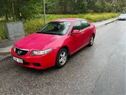 Röd Begagnad 2003 Honda Accord Comfort Sedan | 24 900 kr (Marknadspris)
