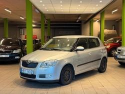 Silver Begagnad 2009 Skoda Fabia Ambiente Halvkombi | 39 900 kr (Marknadspris)