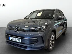 Mörkgrå (dolphin grey metallic) Ny 2025 VW Tiguan Edition SUV | 537 500 kr (Marknadspris)