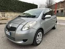 Grå Begagnad 2009 Toyota Yaris Halvkombi | 55 000 kr (Marknadspris)