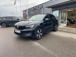 Svart Begagnad 2022 Volvo XC40 Plus SUV | 284 900 kr