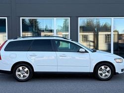 Vit Begagnad 2009 Volvo V50 Kinetic Kombi | 39 400 kr (Marknadspris)