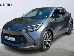 Mörkgrå Begagnad 2024 Toyota C-HR Style SUV | 399 900 kr (Marknadspris)