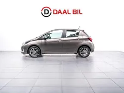 Mörkgrå Begagnad 2016 Toyota Yaris Multidrive S Halvkombi | 128 700 kr (Bra pris)