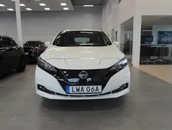 Vit Begagnad 2023 Nissan Leaf N-Connecta Halvkombi | 208 800 kr (Marknadspris)